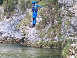 A27D1D97-405D-40C0-BDF3-DCFB6C72861D