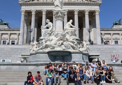 Die 2C besucht das “neue” Parlament.